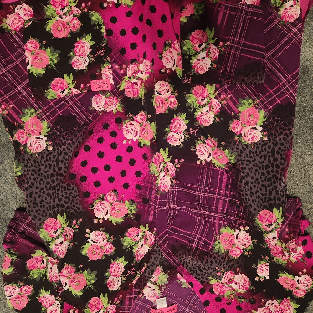Betsey Johnson Scrub Top Xl